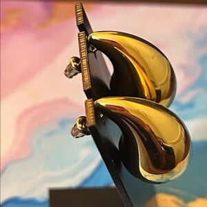 Pureu Gold Teardrop Earrings NIB Has backs.